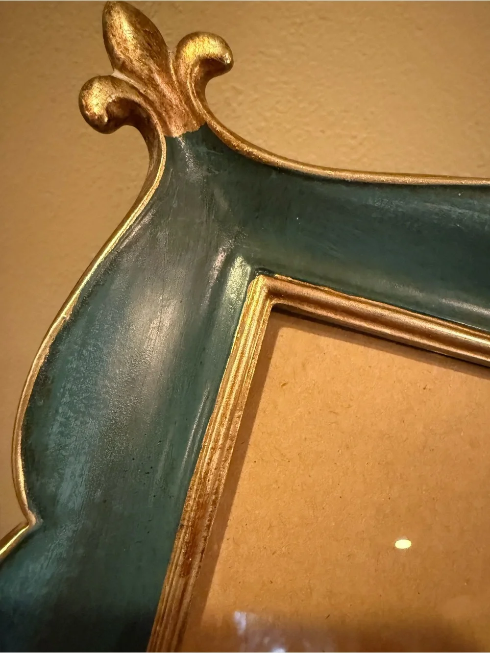 Karel black easel